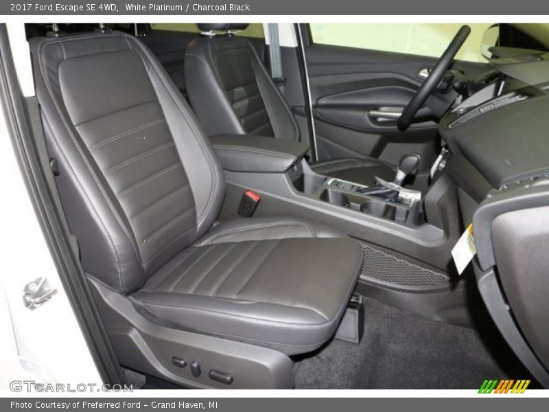 White Platinum / Charcoal Black 2017 Ford Escape SE 4WD