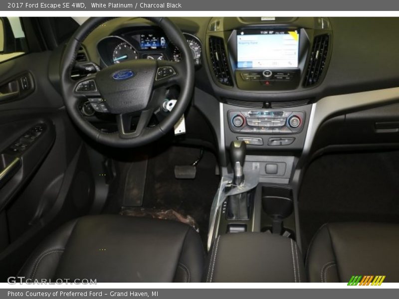 White Platinum / Charcoal Black 2017 Ford Escape SE 4WD