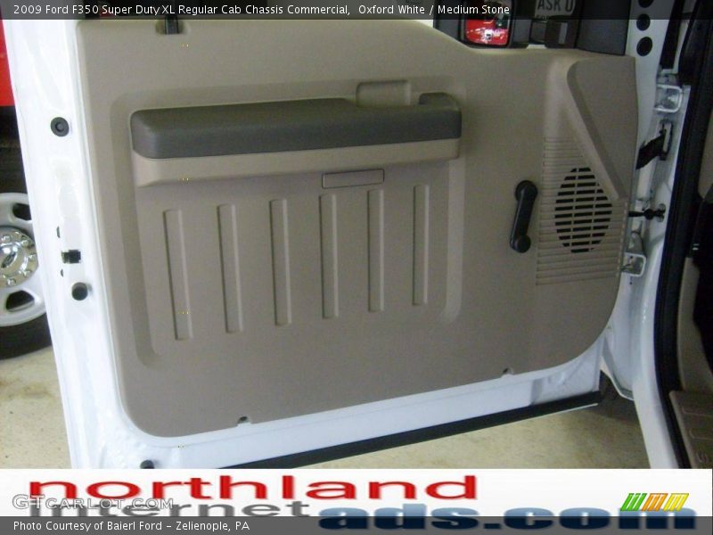 Oxford White / Medium Stone 2009 Ford F350 Super Duty XL Regular Cab Chassis Commercial