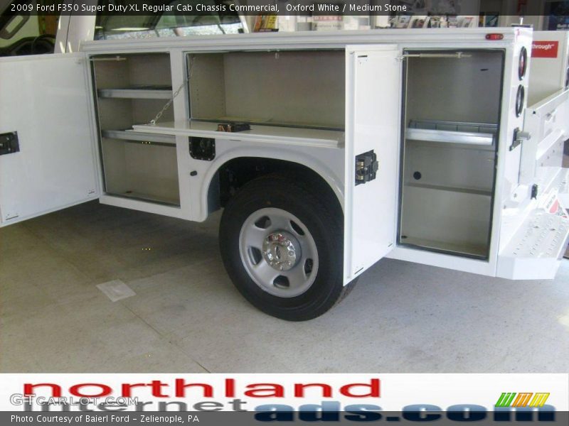 Oxford White / Medium Stone 2009 Ford F350 Super Duty XL Regular Cab Chassis Commercial