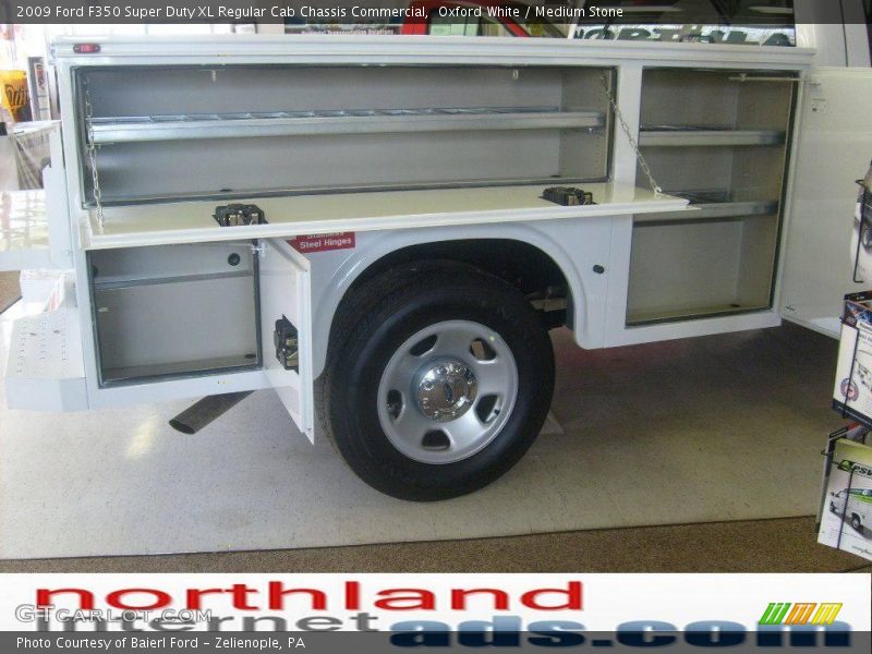 Oxford White / Medium Stone 2009 Ford F350 Super Duty XL Regular Cab Chassis Commercial