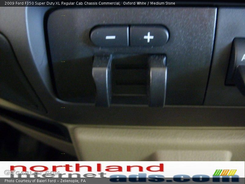 Oxford White / Medium Stone 2009 Ford F350 Super Duty XL Regular Cab Chassis Commercial