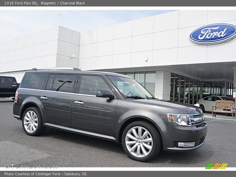 Front 3/4 View of 2016 Flex SEL