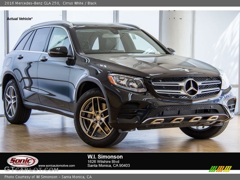 Cirrus White / Black 2016 Mercedes-Benz GLA 250