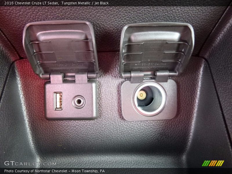 Tungsten Metallic / Jet Black 2016 Chevrolet Cruze LT Sedan