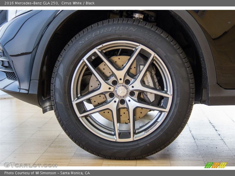 Cirrus White / Black 2016 Mercedes-Benz GLA 250