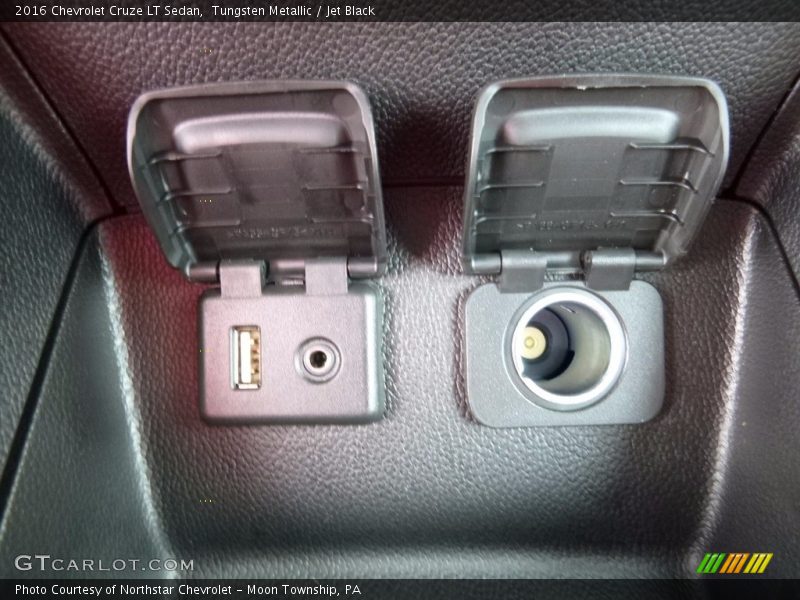 Tungsten Metallic / Jet Black 2016 Chevrolet Cruze LT Sedan
