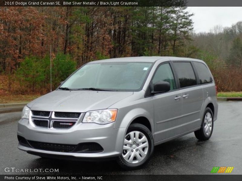 Front 3/4 View of 2016 Grand Caravan SE