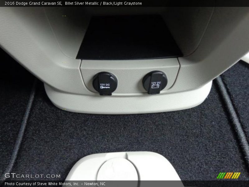 Billet Silver Metallic / Black/Light Graystone 2016 Dodge Grand Caravan SE