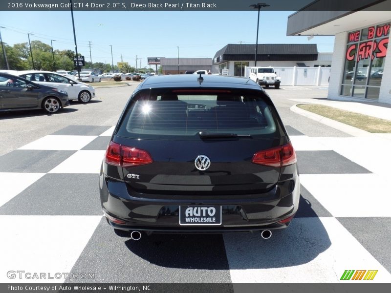 Deep Black Pearl / Titan Black 2016 Volkswagen Golf GTI 4 Door 2.0T S