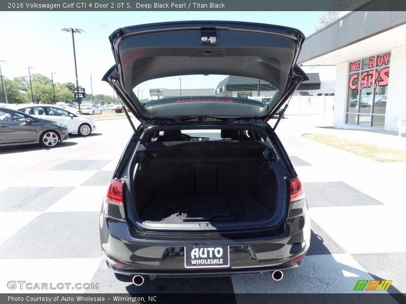 Deep Black Pearl / Titan Black 2016 Volkswagen Golf GTI 4 Door 2.0T S