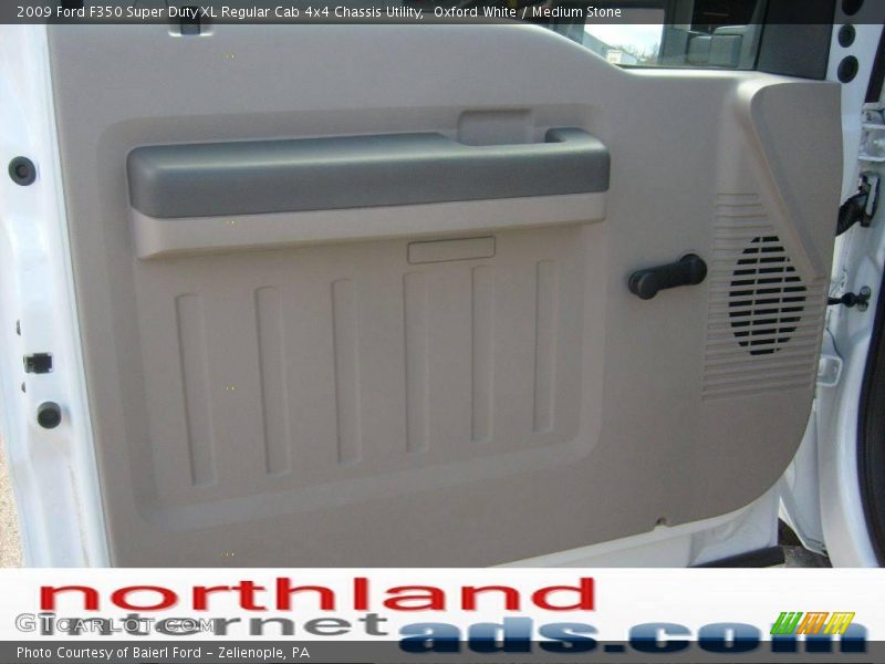 Oxford White / Medium Stone 2009 Ford F350 Super Duty XL Regular Cab 4x4 Chassis Utility