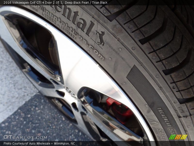 Deep Black Pearl / Titan Black 2016 Volkswagen Golf GTI 4 Door 2.0T S