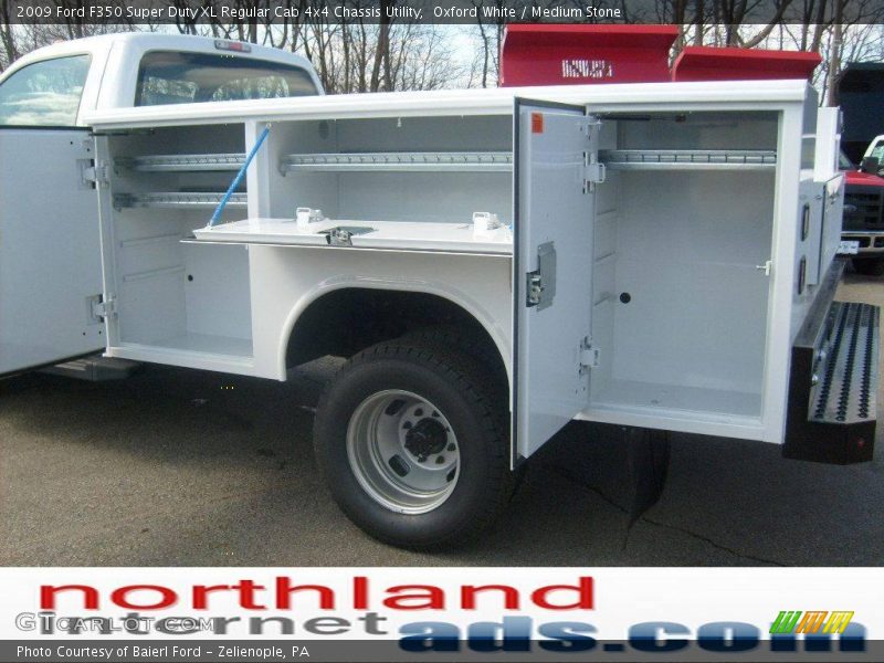 Oxford White / Medium Stone 2009 Ford F350 Super Duty XL Regular Cab 4x4 Chassis Utility