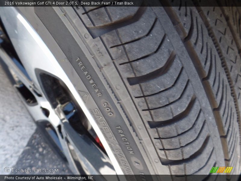 Deep Black Pearl / Titan Black 2016 Volkswagen Golf GTI 4 Door 2.0T S