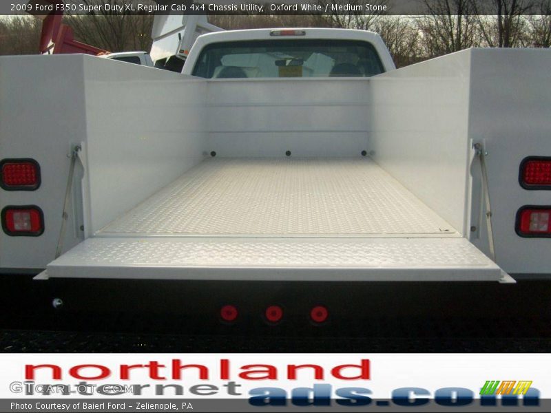 Oxford White / Medium Stone 2009 Ford F350 Super Duty XL Regular Cab 4x4 Chassis Utility
