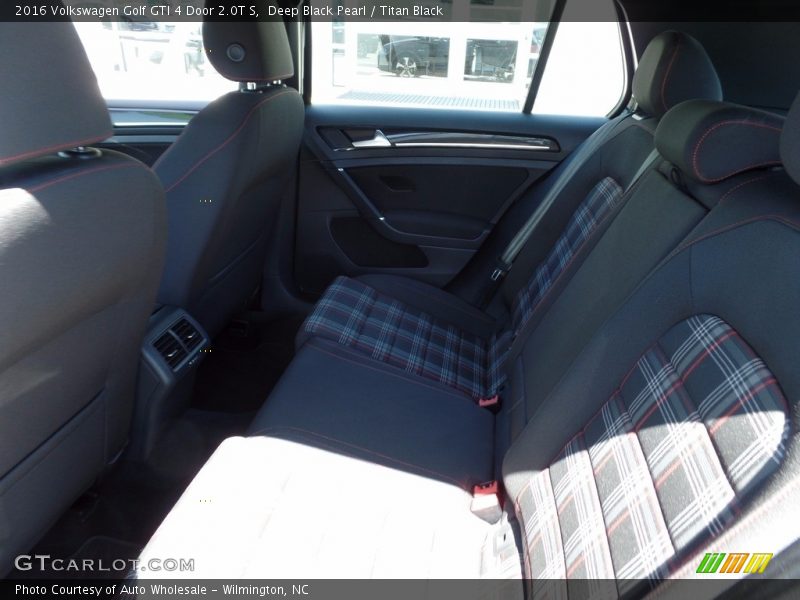 Deep Black Pearl / Titan Black 2016 Volkswagen Golf GTI 4 Door 2.0T S