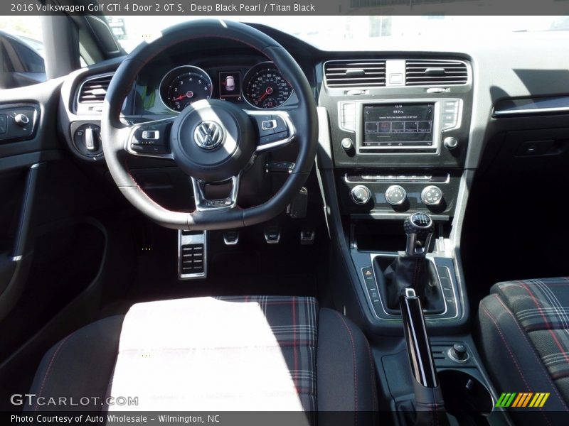 Deep Black Pearl / Titan Black 2016 Volkswagen Golf GTI 4 Door 2.0T S