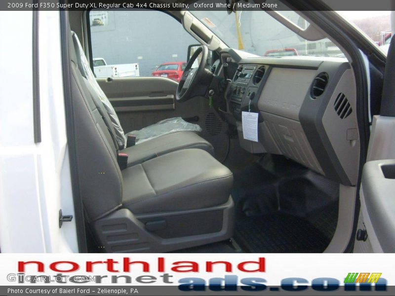 Oxford White / Medium Stone 2009 Ford F350 Super Duty XL Regular Cab 4x4 Chassis Utility