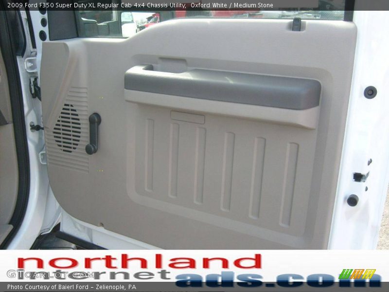 Oxford White / Medium Stone 2009 Ford F350 Super Duty XL Regular Cab 4x4 Chassis Utility