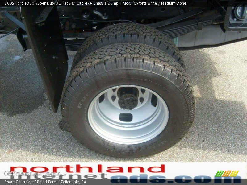 Oxford White / Medium Stone 2009 Ford F350 Super Duty XL Regular Cab 4x4 Chassis Dump Truck