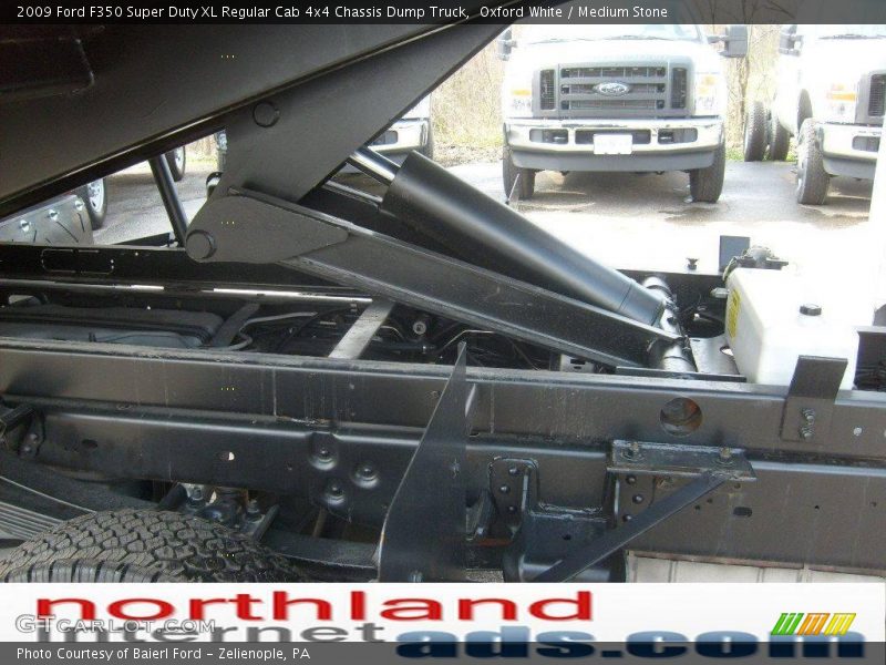 Oxford White / Medium Stone 2009 Ford F350 Super Duty XL Regular Cab 4x4 Chassis Dump Truck