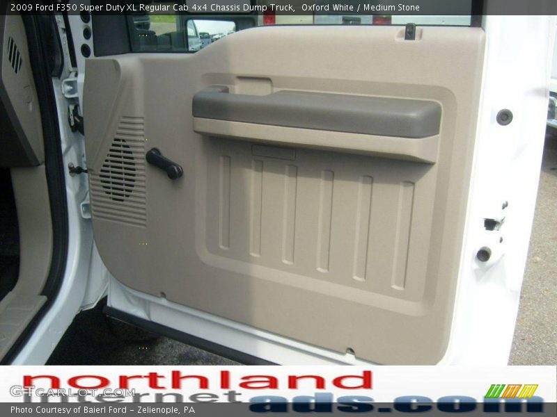 Oxford White / Medium Stone 2009 Ford F350 Super Duty XL Regular Cab 4x4 Chassis Dump Truck
