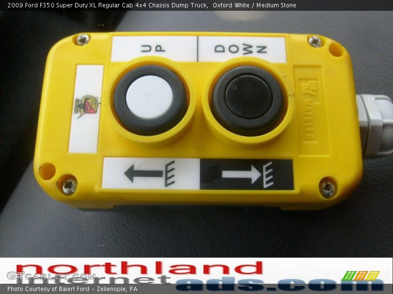 Oxford White / Medium Stone 2009 Ford F350 Super Duty XL Regular Cab 4x4 Chassis Dump Truck