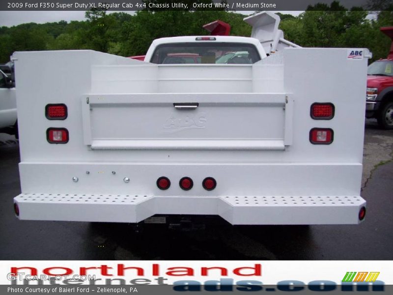 Oxford White / Medium Stone 2009 Ford F350 Super Duty XL Regular Cab 4x4 Chassis Utility