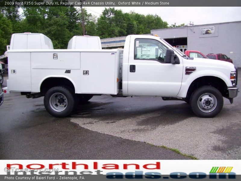 Oxford White / Medium Stone 2009 Ford F350 Super Duty XL Regular Cab 4x4 Chassis Utility