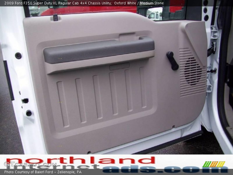 Oxford White / Medium Stone 2009 Ford F350 Super Duty XL Regular Cab 4x4 Chassis Utility