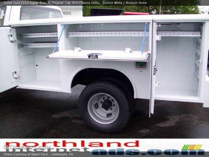 Oxford White / Medium Stone 2009 Ford F350 Super Duty XL Regular Cab 4x4 Chassis Utility