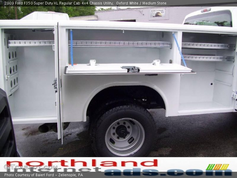 Oxford White / Medium Stone 2009 Ford F350 Super Duty XL Regular Cab 4x4 Chassis Utility