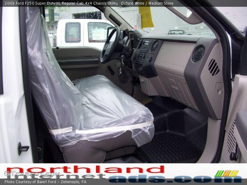 Oxford White / Medium Stone 2009 Ford F350 Super Duty XL Regular Cab 4x4 Chassis Utility