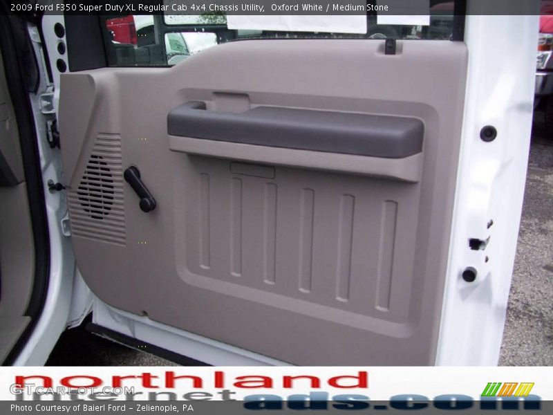Oxford White / Medium Stone 2009 Ford F350 Super Duty XL Regular Cab 4x4 Chassis Utility