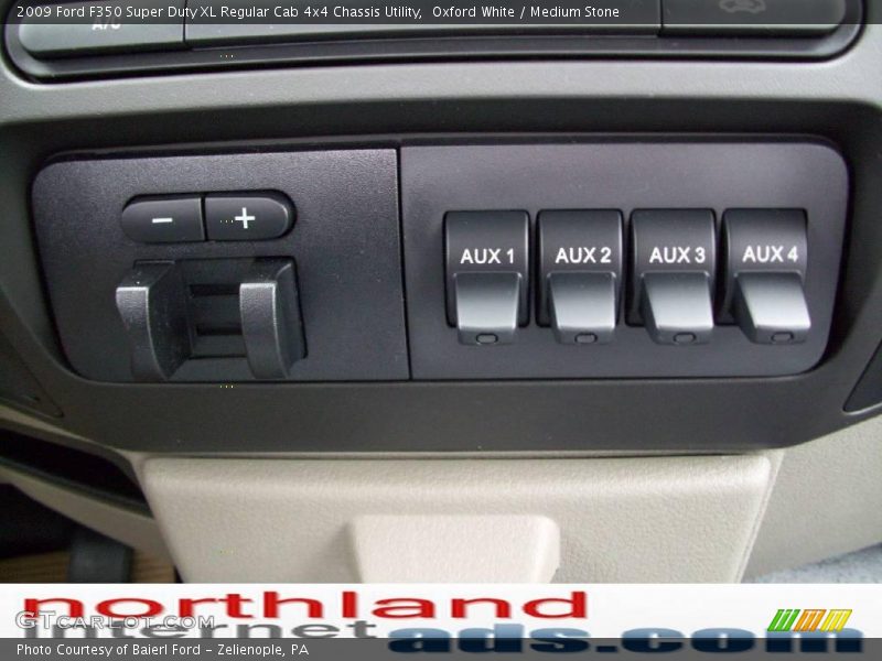 Oxford White / Medium Stone 2009 Ford F350 Super Duty XL Regular Cab 4x4 Chassis Utility