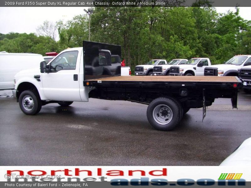 Oxford White / Medium Stone 2009 Ford F350 Super Duty XL Regular Cab 4x4 Chassis