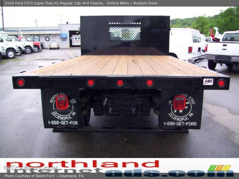 Oxford White / Medium Stone 2009 Ford F350 Super Duty XL Regular Cab 4x4 Chassis