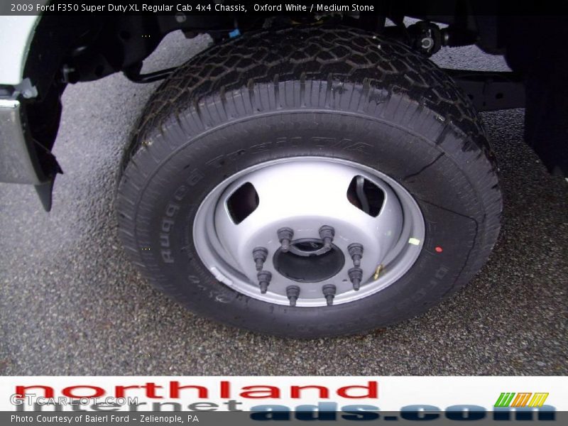 Oxford White / Medium Stone 2009 Ford F350 Super Duty XL Regular Cab 4x4 Chassis