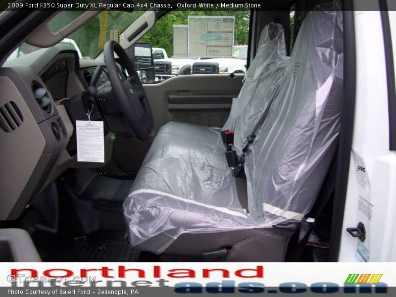Oxford White / Medium Stone 2009 Ford F350 Super Duty XL Regular Cab 4x4 Chassis