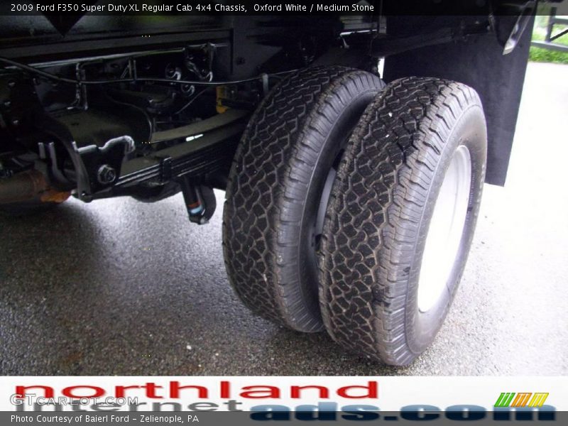 Oxford White / Medium Stone 2009 Ford F350 Super Duty XL Regular Cab 4x4 Chassis