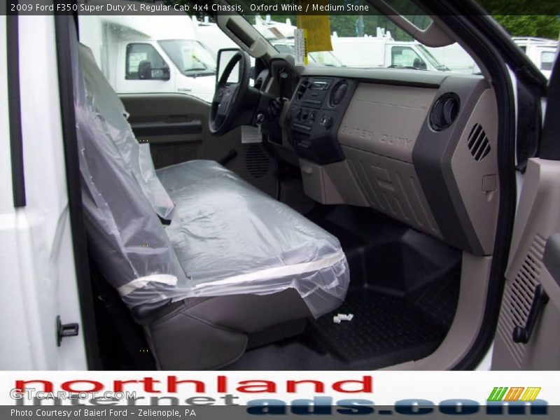 Oxford White / Medium Stone 2009 Ford F350 Super Duty XL Regular Cab 4x4 Chassis