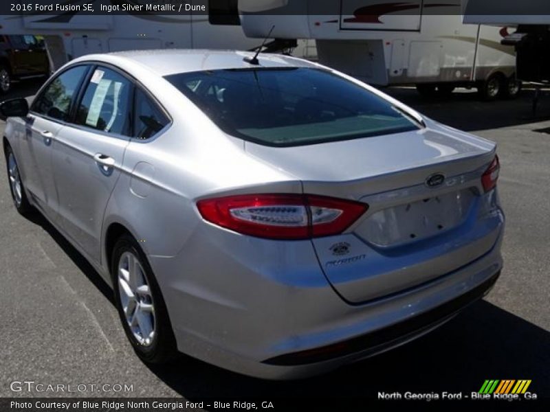 Ingot Silver Metallic / Dune 2016 Ford Fusion SE