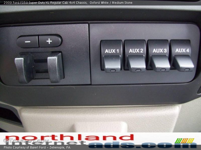 Oxford White / Medium Stone 2009 Ford F350 Super Duty XL Regular Cab 4x4 Chassis