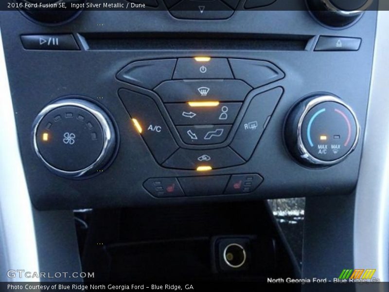 Ingot Silver Metallic / Dune 2016 Ford Fusion SE