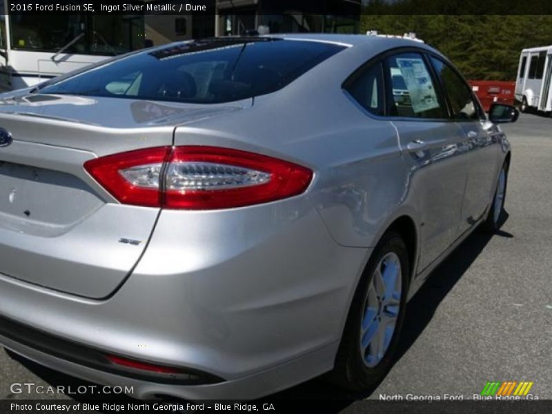 Ingot Silver Metallic / Dune 2016 Ford Fusion SE