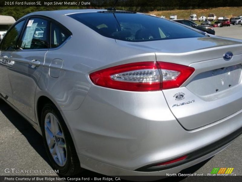 Ingot Silver Metallic / Dune 2016 Ford Fusion SE