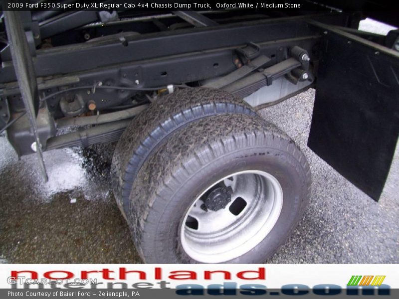 Oxford White / Medium Stone 2009 Ford F350 Super Duty XL Regular Cab 4x4 Chassis Dump Truck
