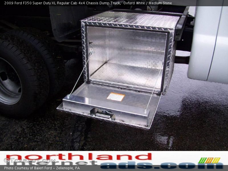 Oxford White / Medium Stone 2009 Ford F350 Super Duty XL Regular Cab 4x4 Chassis Dump Truck