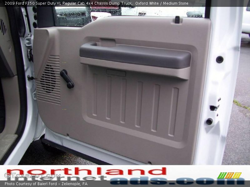 Oxford White / Medium Stone 2009 Ford F350 Super Duty XL Regular Cab 4x4 Chassis Dump Truck